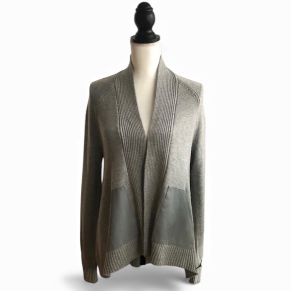 Banana Republic Sweaters - Women’s Banana Republic gray drape cardigan sweater w/ pockets, wool blend SZ S